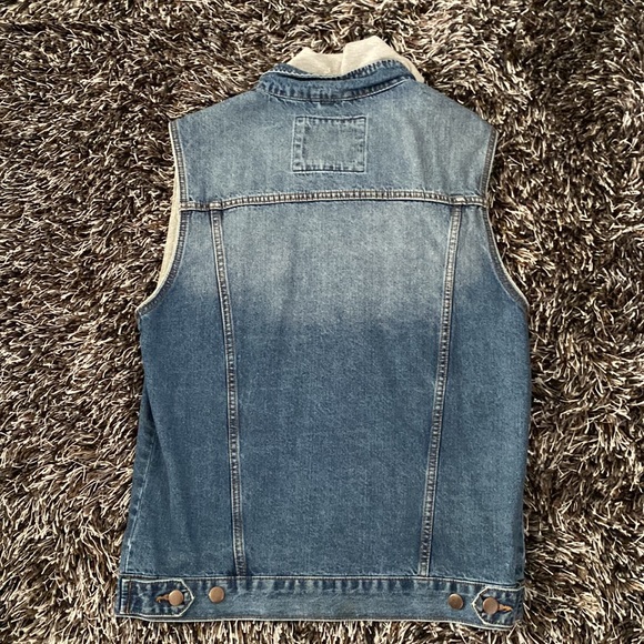 21 Men Vest with Hood - Picture 5 of 5